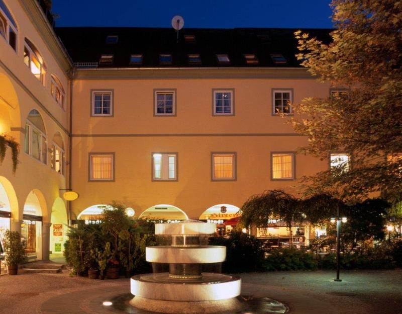 Hotel Goldener Brunnen Klagenfurt am Woerthersee Exterior photo